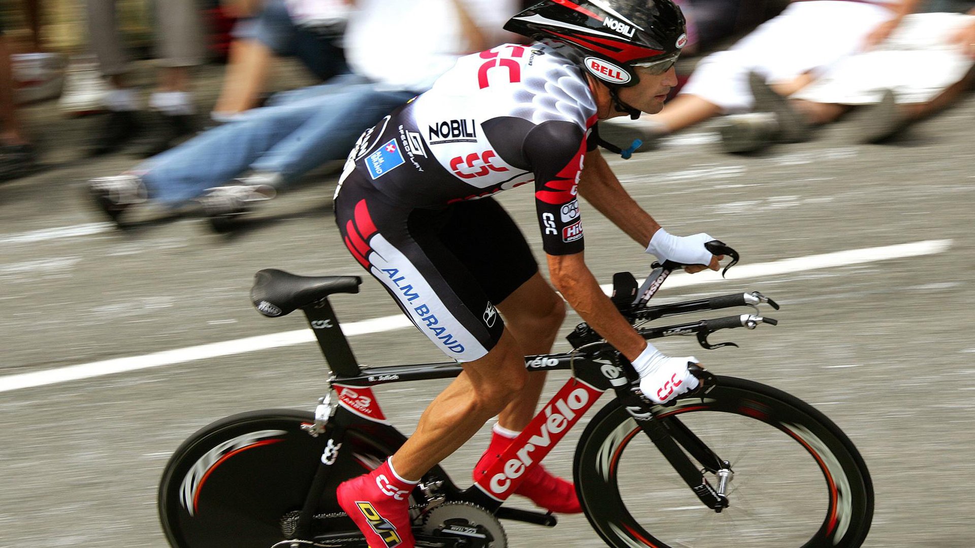 亚洲羽毛球锦标赛男单决赛 石宇奇直落两局力克对手复仇成功，中国羽毛球男单石宇奇